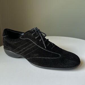 Banana Republic Black Suede Lace up Comfort Fashion Sneakers Shoes  Flaw